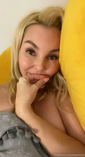 Aaliyahlove OnlyFans Leaked Free Thumbnail Picture - #MNFE1aU5yX
