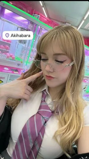 Abipop OnlyFans Leaked Free Thumbnail Picture - #4BeDa5DmV6