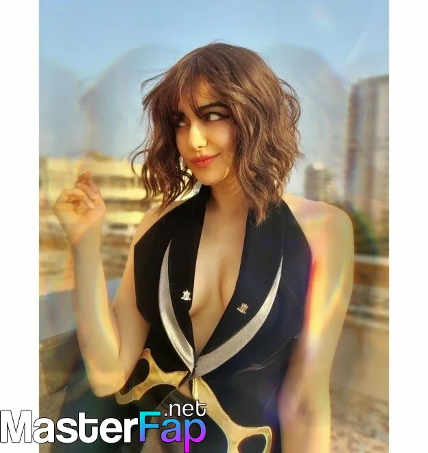adah-sharma