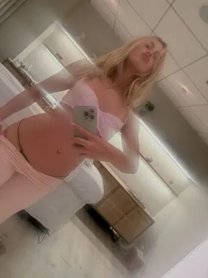 Addison Rae OnlyFans Leaked Free Thumbnail Picture - #8M0tUKGEO0