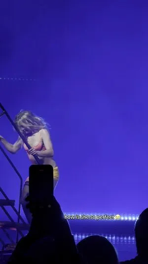 Addison Rae OnlyFans Leaked Free Thumbnail Picture - #RFSGP861dt