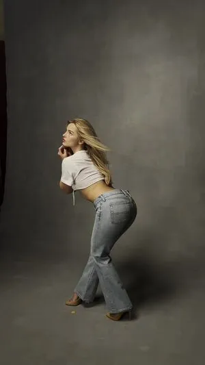 Addison Rae OnlyFans Leaked Free Thumbnail Picture - #cjhUpX91Ka