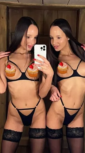 Adelalinka Twins OnlyFans Leaked Free Thumbnail Picture - #Harcw2Q2QA