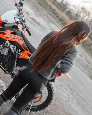 Affe Auf Bike OnlyFans Leaked Free Thumbnail Picture - #0ayL9BdV74