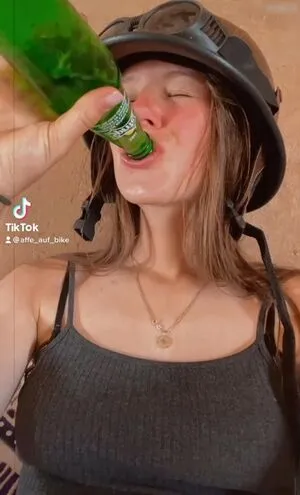 Affe Auf Bike OnlyFans Leaked Free Thumbnail Picture - #232P5SipVc