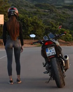 Affe Auf Bike OnlyFans Leaked Free Thumbnail Picture - #CGhiJD363A