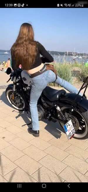 Affe Auf Bike OnlyFans Leaked Free Thumbnail Picture - #PsvtMIs1A5