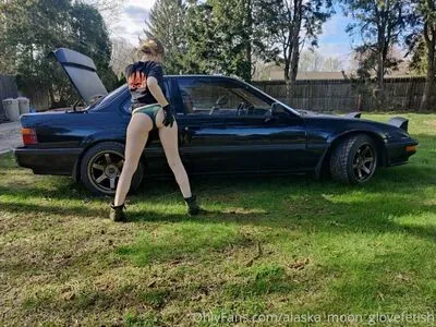 Alaska Moon Glovefetish OnlyFans Leaked Free Thumbnail Picture - #kZ5xpQ3293