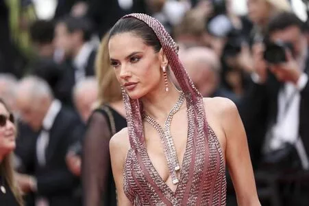 Alessandra Ambrosio OnlyFans Leaked Free Thumbnail Picture - #2OP5M8o7BL