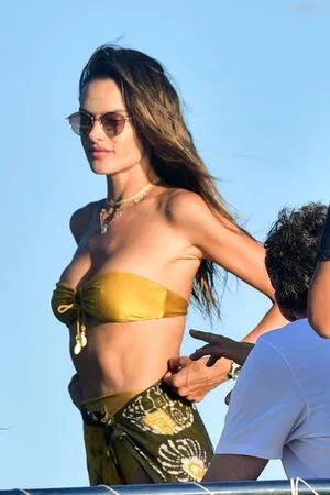 Alessandra Ambrosio OnlyFans Leaked Free Thumbnail Picture - #8jbHEwiFFp