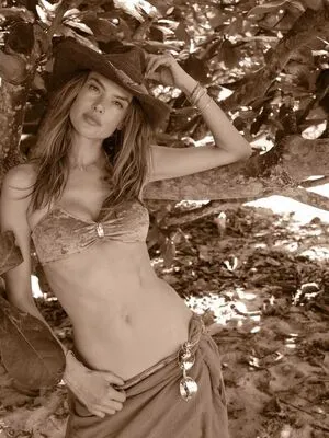 Alessandra Ambrosio OnlyFans Leaked Free Thumbnail Picture - #9wSgbkNwQw