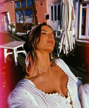 Alessandra Ambrosio OnlyFans Leaked Free Thumbnail Picture - #AfYqTf2oJN