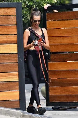 Alessandra Ambrosio OnlyFans Leaked Free Thumbnail Picture - #D8lkG3azl3