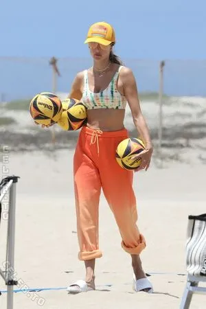 Alessandra Ambrosio OnlyFans Leaked Free Thumbnail Picture - #ELcwpvXYtT