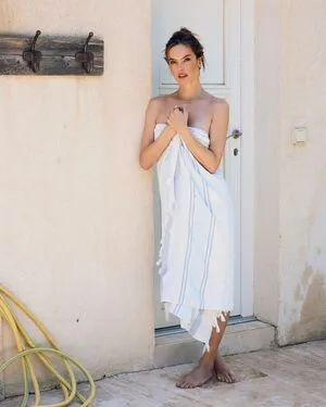 Alessandra Ambrosio OnlyFans Leaked Free Thumbnail Picture - #GyMYokKXKE