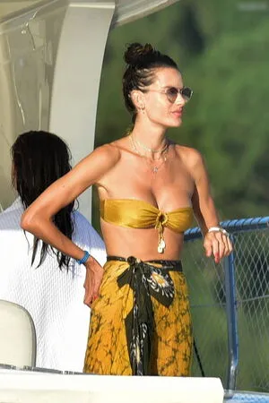 Alessandra Ambrosio OnlyFans Leaked Free Thumbnail Picture - #LNHjX7WcKE