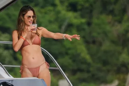 Alessandra Ambrosio OnlyFans Leaked Free Thumbnail Picture - #QOoJMZS2fd