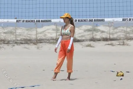 Alessandra Ambrosio OnlyFans Leaked Free Thumbnail Picture - #TtOeSkSLPR