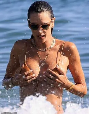 Alessandra Ambrosio OnlyFans Leaked Free Thumbnail Picture - #W8Hh42T5qF