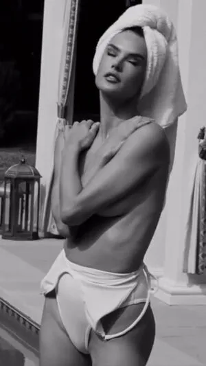 Alessandra Ambrosio OnlyFans Leaked Free Thumbnail Picture - #ahyne4F3lb