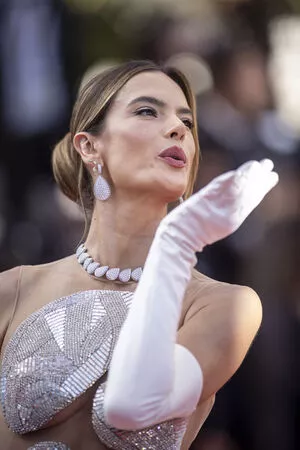 Alessandra Ambrosio OnlyFans Leaked Free Thumbnail Picture - #cwA9srA1Ix
