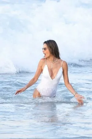 Alessandra Ambrosio OnlyFans Leaked Free Thumbnail Picture - #h1RiBL6SeG
