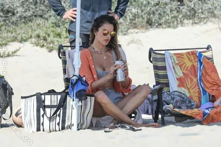 Alessandra Ambrosio OnlyFans Leaked Free Thumbnail Picture - #l8uYuxVsOj