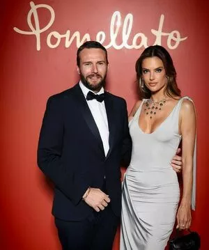 Alessandra Ambrosio OnlyFans Leaked Free Thumbnail Picture - #oyf5D8AwVA