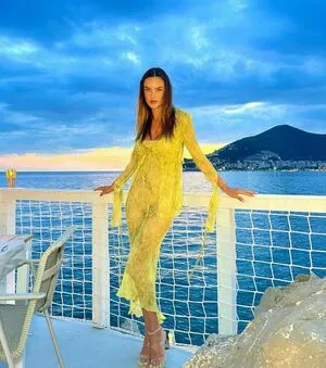 Alessandra Ambrosio OnlyFans Leaked Free Thumbnail Picture - #pu9757XcAS