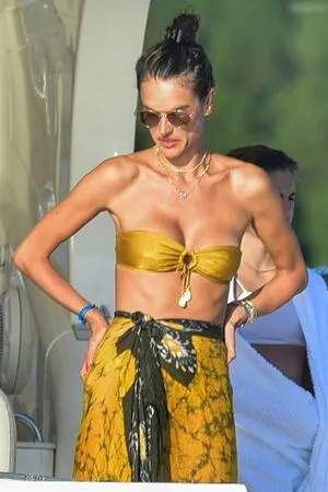 Alessandra Ambrosio OnlyFans Leaked Free Thumbnail Picture - #rNEsvHmfyb