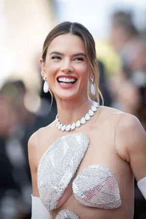 Alessandra Ambrosio OnlyFans Leaked Free Thumbnail Picture - #tnQa2w09Uq