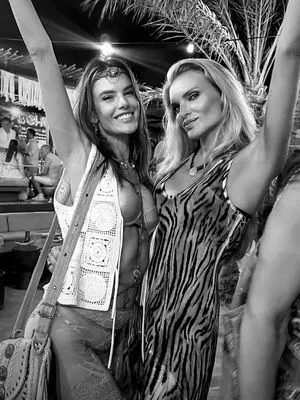 Alessandra Ambrosio OnlyFans Leaked Free Thumbnail Picture - #v1LlvXaE7l