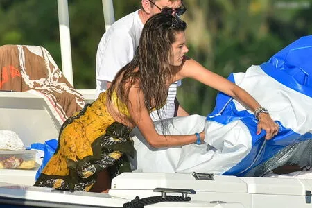 Alessandra Ambrosio OnlyFans Leaked Free Thumbnail Picture - #xCNsCzrmvZ