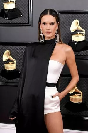 Alessandra Ambrosio OnlyFans Leaked Free Thumbnail Picture - #xDahyui1B6