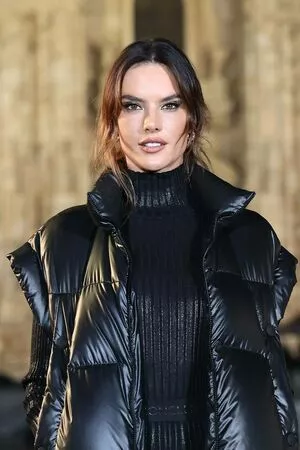 Alessandra Ambrosio OnlyFans Leaked Free Thumbnail Picture - #yrssTOlqlr