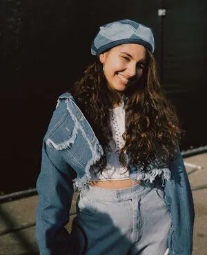 Alessia Cara OnlyFans Leaked Free Thumbnail Picture - #tvqAerg2eZ
