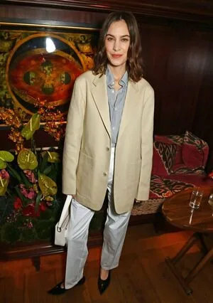 Alexa Chung OnlyFans Leaked Free Thumbnail Picture - #CYE9NnMbSS
