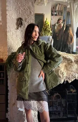 Alexa Chung OnlyFans Leaked Free Thumbnail Picture - #Ebmp3W8d1k