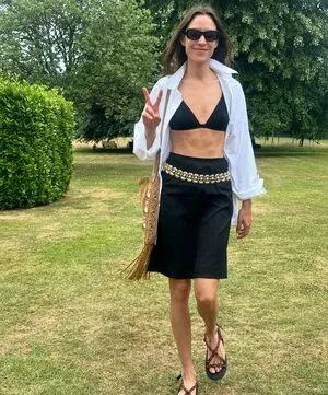 Alexa Chung OnlyFans Leaked Free Thumbnail Picture - #ICC5HzEYIl