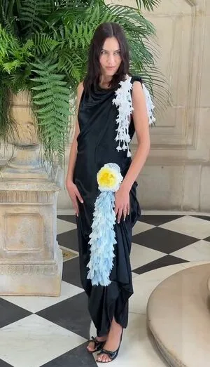 Alexa Chung OnlyFans Leaked Free Thumbnail Picture - #LCFCEzep2x