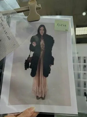 Alexa Chung OnlyFans Leaked Free Thumbnail Picture - #WhleBtUdDs