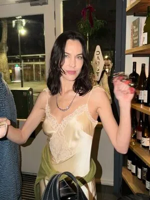 Alexa Chung OnlyFans Leaked Free Thumbnail Picture - #dJbdgbW6K1