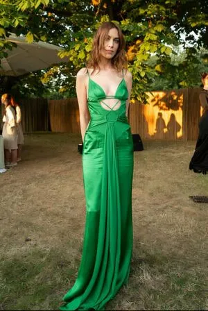 Alexa Chung OnlyFans Leaked Free Thumbnail Picture - #rZhcDummwd