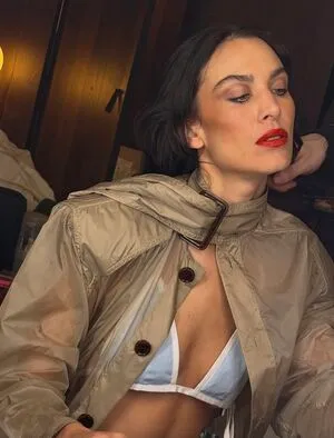 Alexa Chung OnlyFans Leaked Free Thumbnail Picture - #xKuFN2cgW2