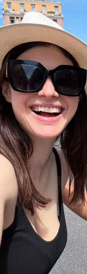 Alexandra Daddario OnlyFans Leaked Free Thumbnail Picture - #4XeuriX8IP