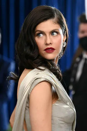 Alexandra Daddario OnlyFans Leaked Free Thumbnail Picture - #OFFEuLQric