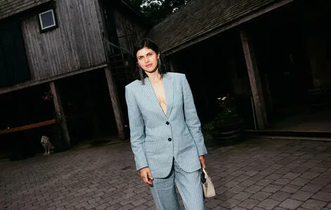 Alexandra Daddario OnlyFans Leaked Free Thumbnail Picture - #k653cOrYp5