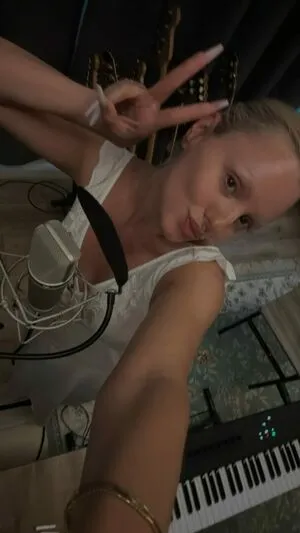 Alexandra Stan OnlyFans Leaked Free Thumbnail Picture - #PfSuxdGimq