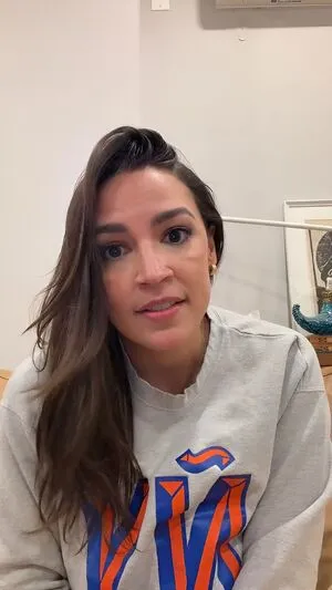Alexandria Ocasio Cortez OnlyFans Leaked Free Thumbnail Picture - #0Idwc1bUNv