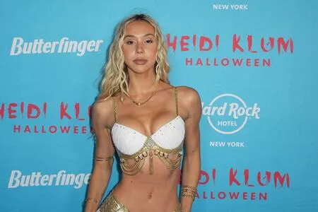 Alexis Ren OnlyFans Leaked Free Thumbnail Picture - #1RaagZ1QUV